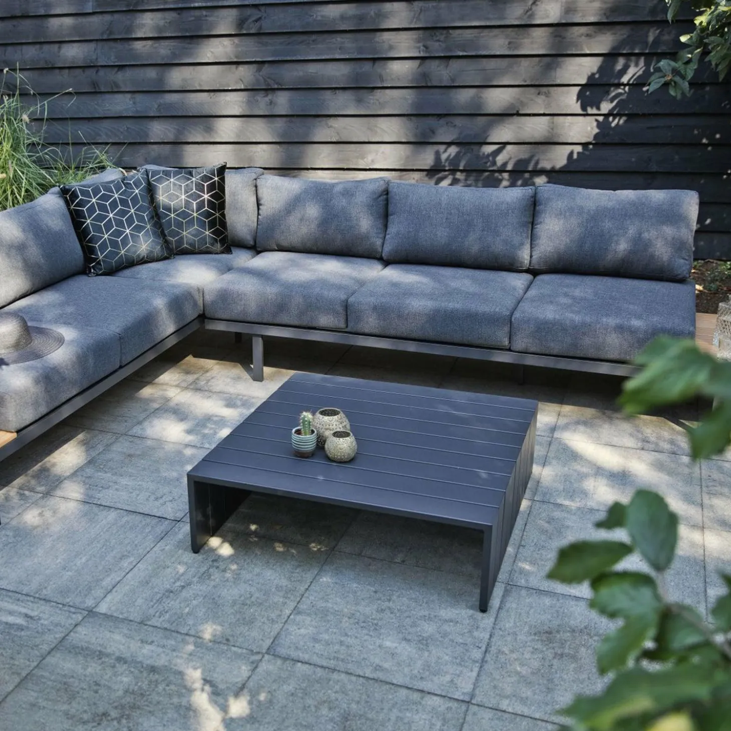 Bari loungeset aluminium polywood incl kussens donkergrijs - Loft24.nl