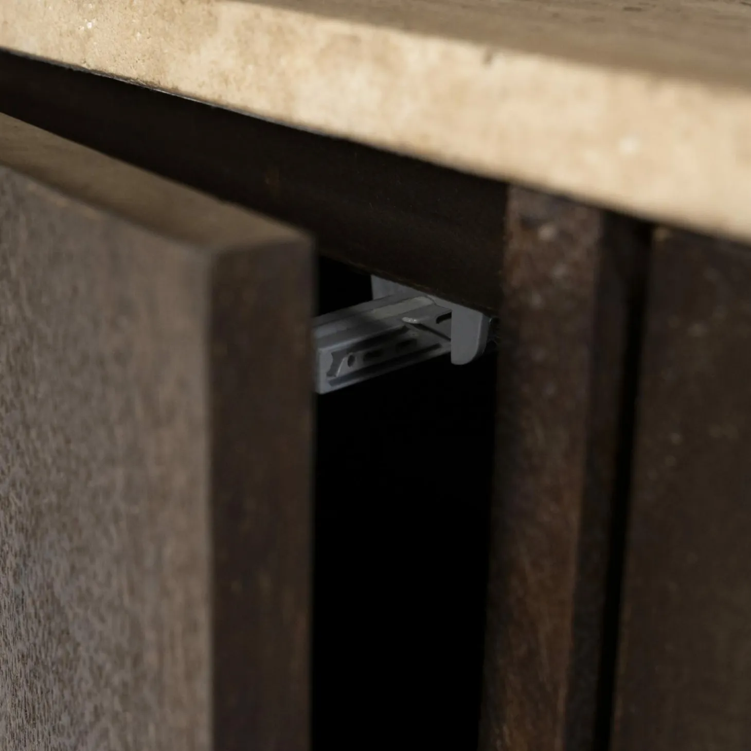 Boekenkast Lio Mangohout Travertin 120x220cm - bruin - Loft24.nl