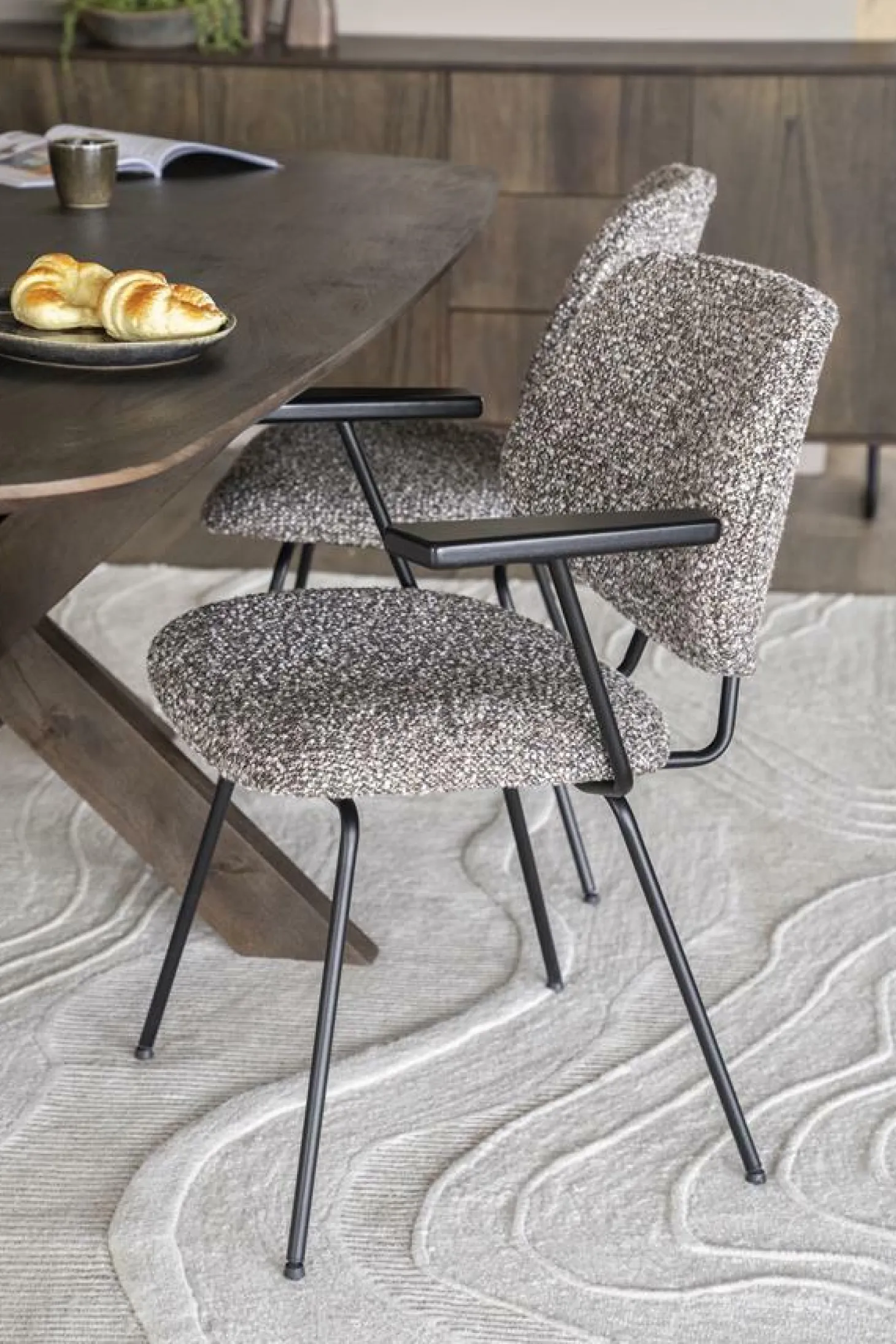 Eetkamerstoel Jon met armleuning - Taupe - Loft24.nl