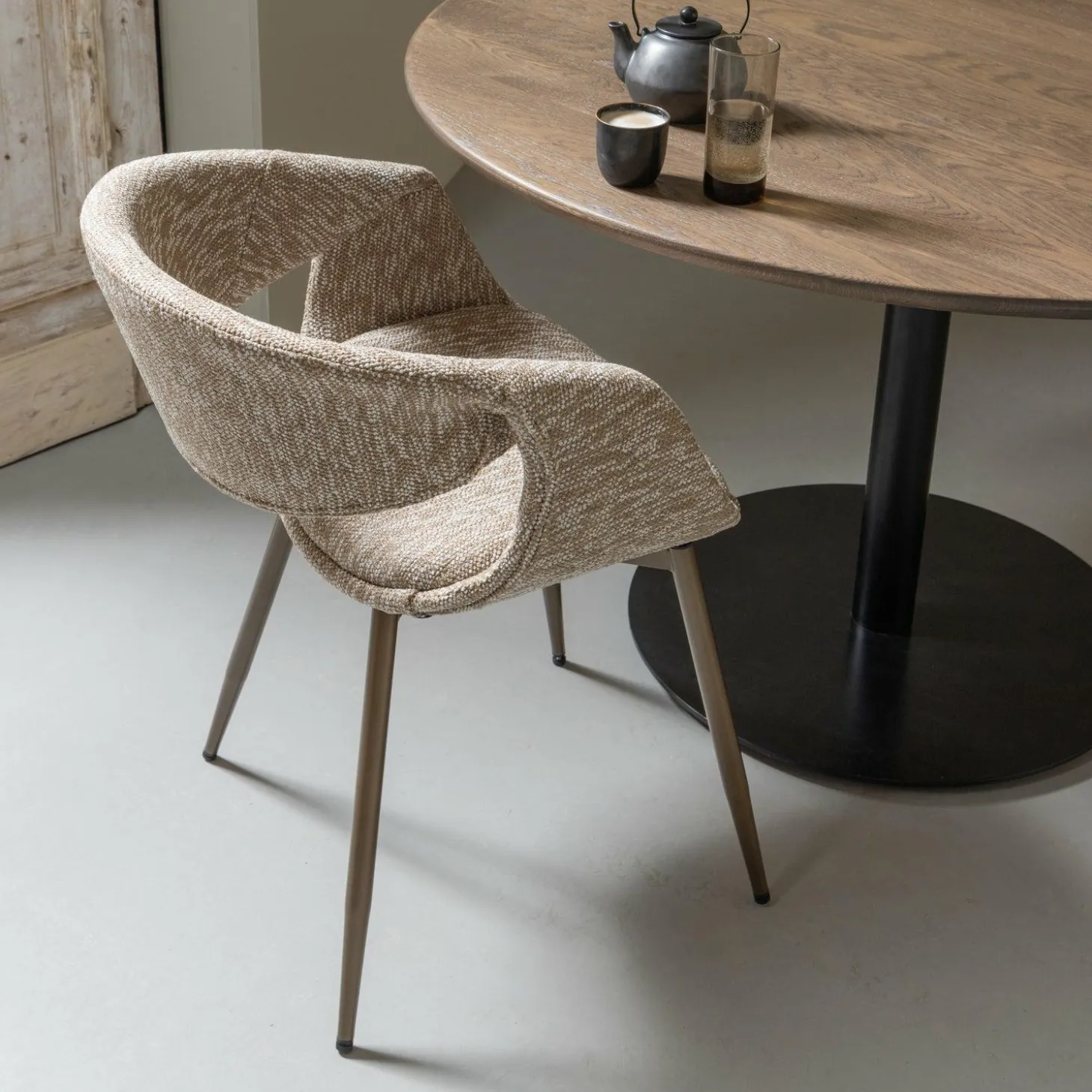 Eetkamerstoel Yossi Koperkleurig onderstel - Zand - Loft24.nl