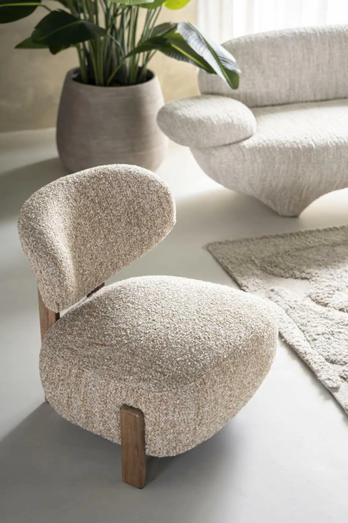 Fauteuil Reza Bouclé en bruin eikenhout - Taupe - Loft24.nl