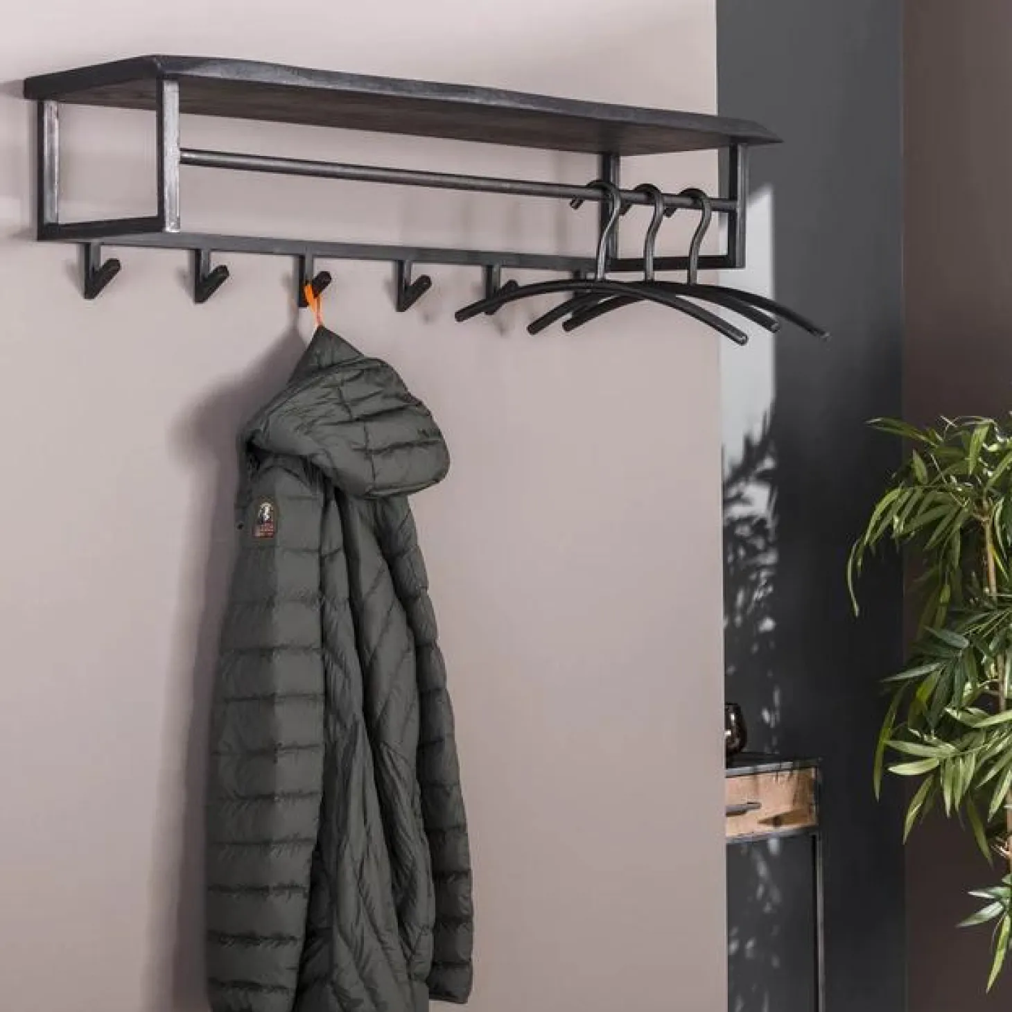 Kapstok Yucon Acaciahout met 6 haken en plank - Zwart - Loft24.nl