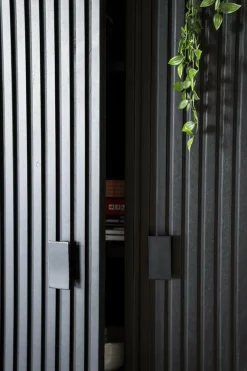 Opbergkast Remi Mangohout en Metaal 170 x 96 cm - Zwart - Loft24.nl