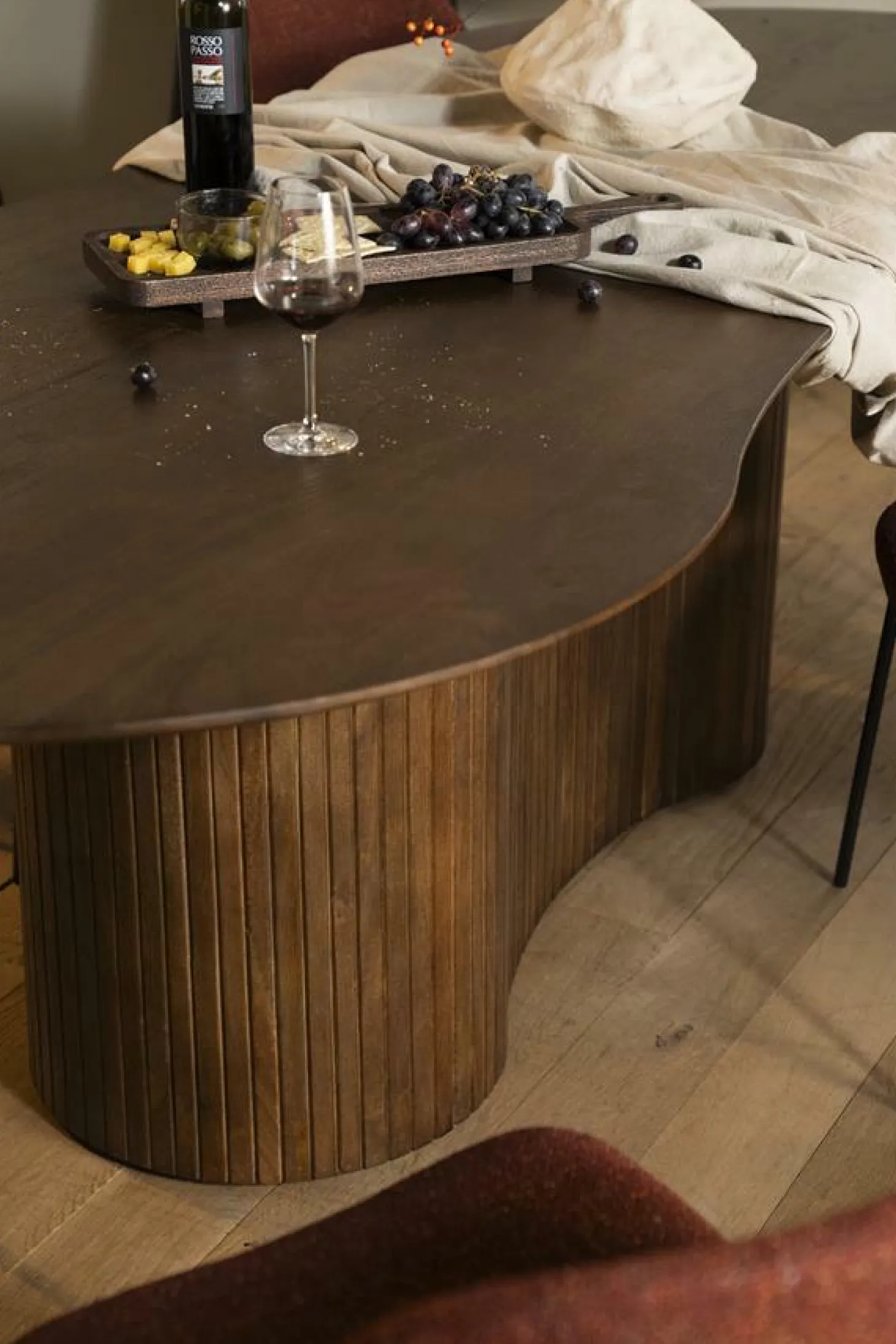 Organische Eettafel Jordy Mangohout 300 x 110cm - Bruin - Loft24.nl