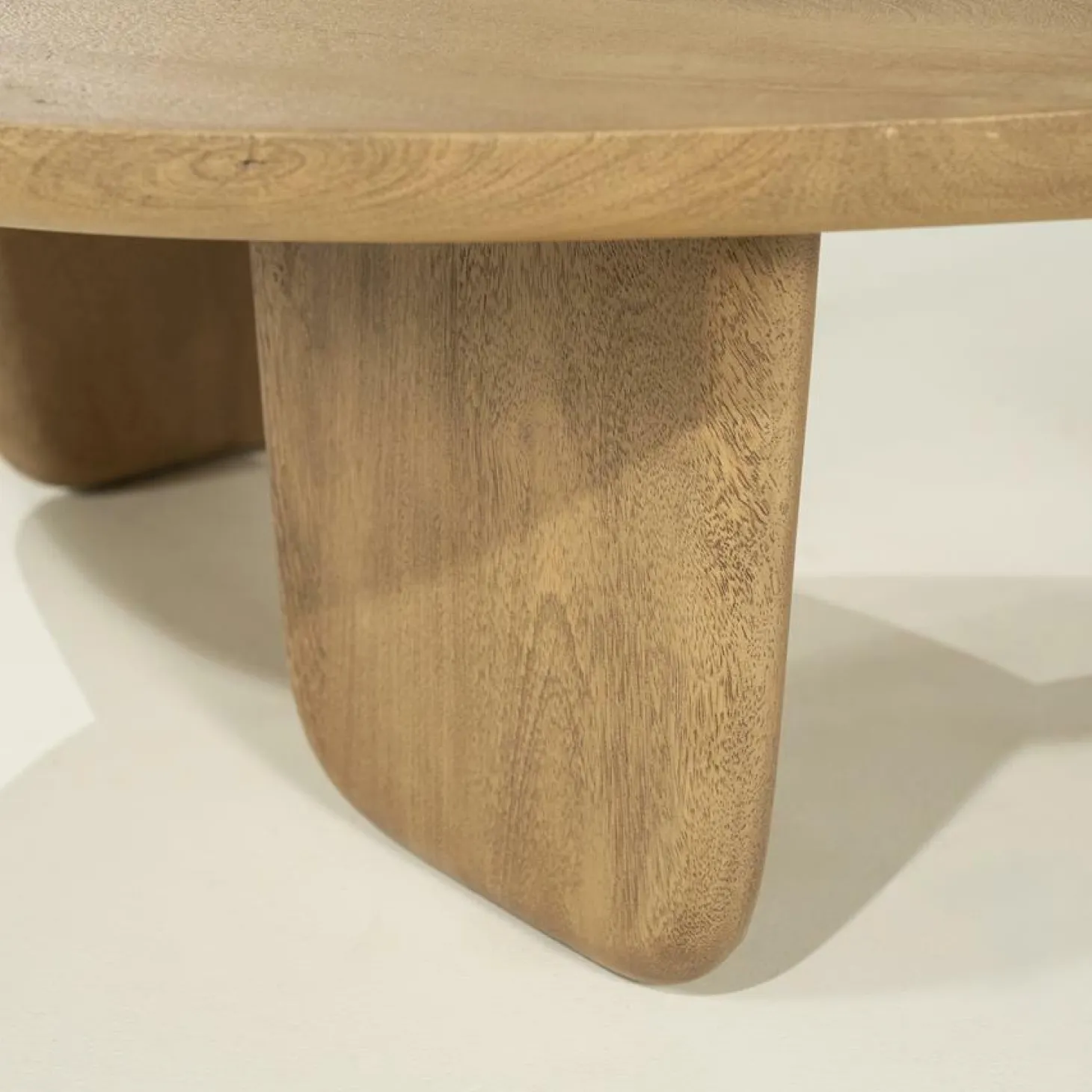 Organische Salontafel Maud Mangohout 100 x 85cm - Naturel - Loft24.nl