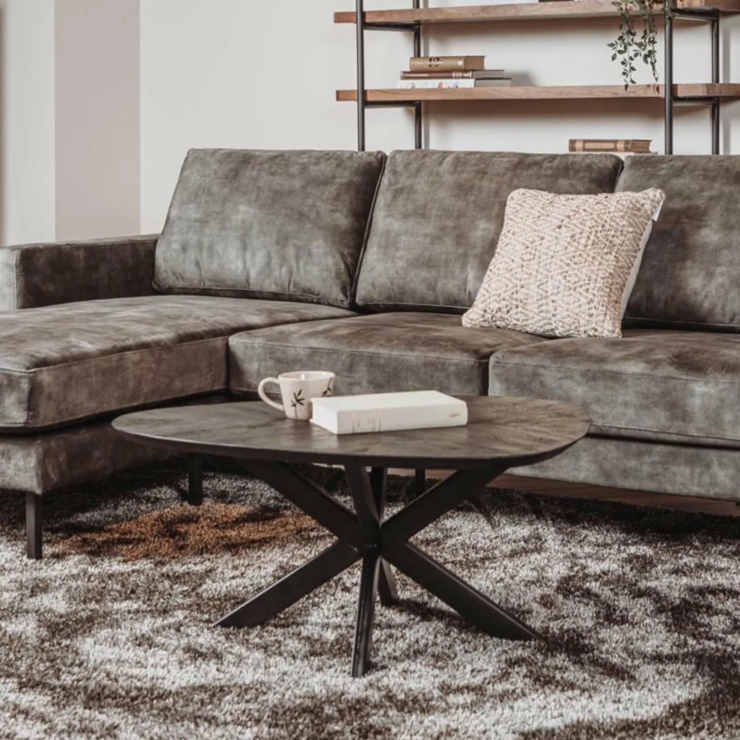 Organische Salontafel Pianella Mangohout 130cm - Zwart - Loft24.nl