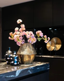 Vaas Kisses Resin kleur Zwart/Roze - Loft24.nl